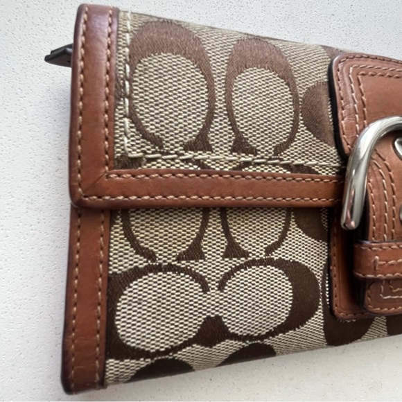 Y2K Coach Brown and Tan Signature Wallet - Picture 14 of 15